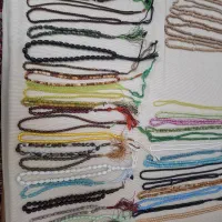 تعدادی مهر و تسبیح و سجاده