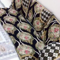 دوتا تشک ۵تا بالش گردبزرگ و۳تا کوچک ۱۰ تکه