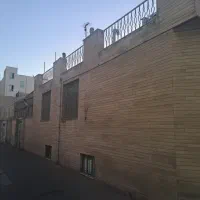 ملک قلب بازار دو قدمی مترو