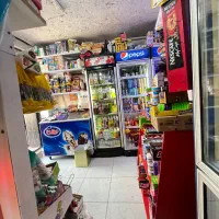 فروشنده سوپر مارکت شیفت صبح