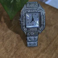 ساعت نگین دار