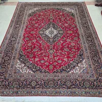 فرش ۱۲ متری لاکی سرمه‌ای دستباف کاشان