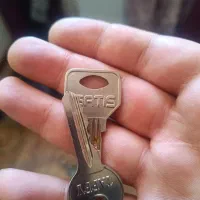 دسته کلید گمشده به همراه سه عدد فلش