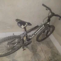 یک عدد دوچرخه نیاز ب تعمیر
