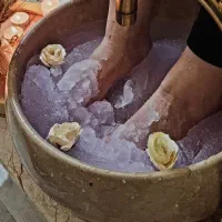 پدیکور با قیمتی مناسب|خدمات آرایشگری و زیبایی|رشت, معلم|دیوار