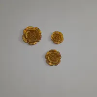 سه مجسمه گل در سه سایز زیبا