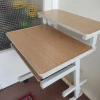 میز تحریر و کامپیوتر