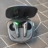 یک عدد هنذفری