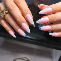 خدمات تخصصی ناخن