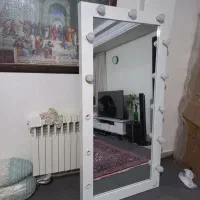 آینه قدی لامپ دار