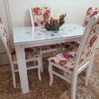 غذا خوری چهار نفره تمیز و سالم