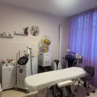 مرکز لیزر و فیشال تخصصی پوست ویونا