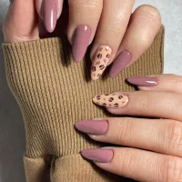 کاشت ناخن وکف سابی پاتخصصی وحرفه ای.(ایثار)