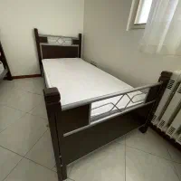 دو عدد تخت یک نفره کاملا سالم تخفیف دارد