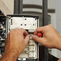 نصب آیفون و برقکاری