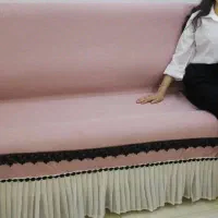 روی مبل آماده