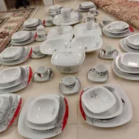 یک سرویس چینی زرین ۱۲نفره همراه با چایخوری وکلی