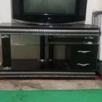 تلوزیون همراه میز