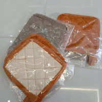 دستگیره آشپزخانه و دستمال تنظیف