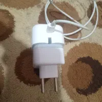 یک عدد شارژر نو