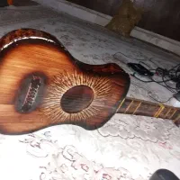 گیتار کوچک قدیمی