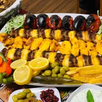 اجاره ویلای۳۰۰متری همراباغذای خانگی|اجارهٔ کوتاه‌مدت ویلا و باغ|ساری, |دیوار