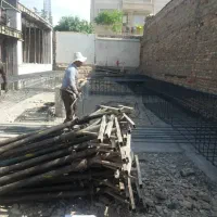 نیازمند نگهبان ساختمان در حال ساخت
