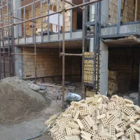 نیازمند نگهبان بازنشسته