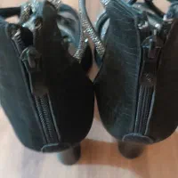 تعدادی کفش برازجان|کیف، کفش، کمربند|برازجان, |دیوار