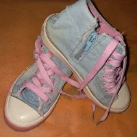 کفش دخترانه طرح لی و الستار