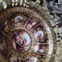 ظرف برنجی با طرح لیلی و مجنون|کلکسیون اشیاء عتیقه|کرج, کوی زنبق|دیوار