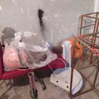 آینه و صندلی آرایشگاه و سشوار،روشویی|آرایشگاه و سالن‌های زیبایی|زنجان, |دیوار