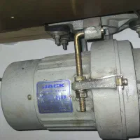 یک دستگاه سردوز پنج نخ کار کرده