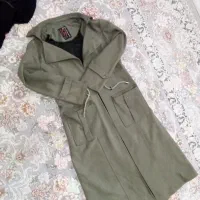 سوییت زیتونی و پالتو مشکی پشم کوبیده ،تمیز. سایز40