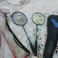 راکد بدمینتون یک جفت همراه دوتا توپه پر دار