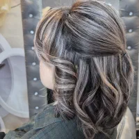 سالن زیبایی وانیا|خدمات آرایشگری و زیبایی|چمران, |دیوار