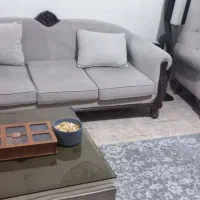 مبلمان راحتی ۷ نفره به همراه میز عسلی در حد نو