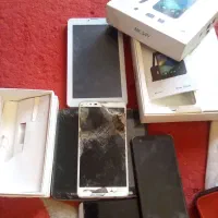 تعدای گوشی وتبلت شکسته