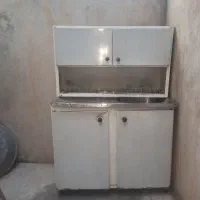 یک عدد آبچکان یک عدد زیر ظرفشویی و یک عدد سینگ