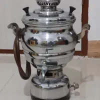 سماور همراه با یک سینی پذیرایی
