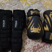 دستکش بوکس ونوم فوم درجه یک و به همراه ساق پا