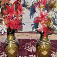 دو عدد گل و گلدان مصنوعی