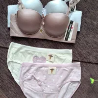 لباس زنانه و دخترانه