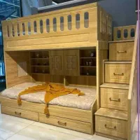 تخت دو طبقه و نوزاد نوجوان