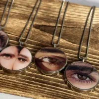 ساخت گردنبندعکسداررزینی باحکاکی رایگان(پاساژموسوی)