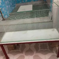 آکواریوم با پایه فلزی