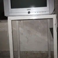 تلویزیون وپایه میز