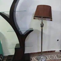 یک آواژور و یک استند درختی کاملاً سالم