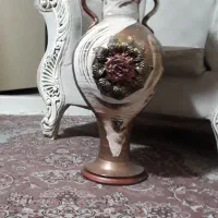 گلدان کنار سالنی
