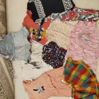 تعداد زیاد لباس های خارجی و چادرمشکی و سه چرخه